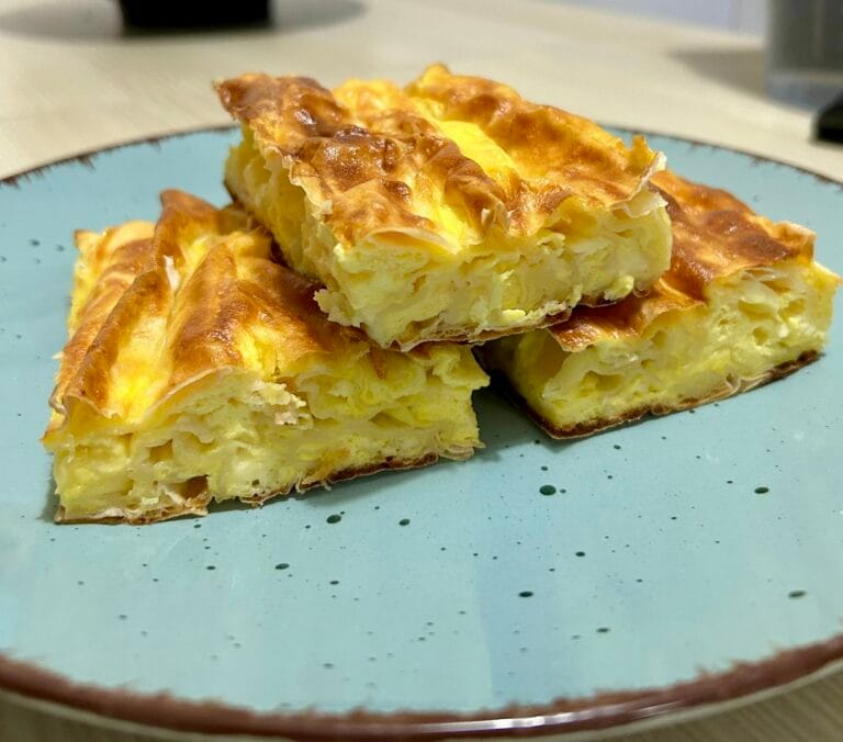 Placinta Dobrogeana: Secretele Retetei Traditionale din Dobrogea