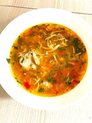 Ciorbă de Curcan cu Tăiței de Casă – Rețetă Tradițională