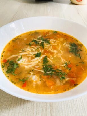 Ciorbă de Curcan cu Tăiței de Casă – Rețetă Tradițională