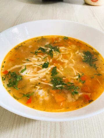 Ciorbă de Curcan cu Tăiței de Casă – Rețetă Tradițională